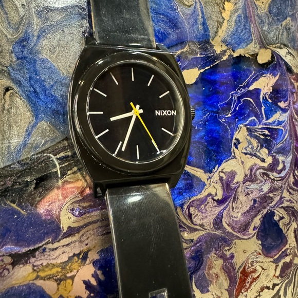 Nixon Mens Watch - Picture 3 of 4